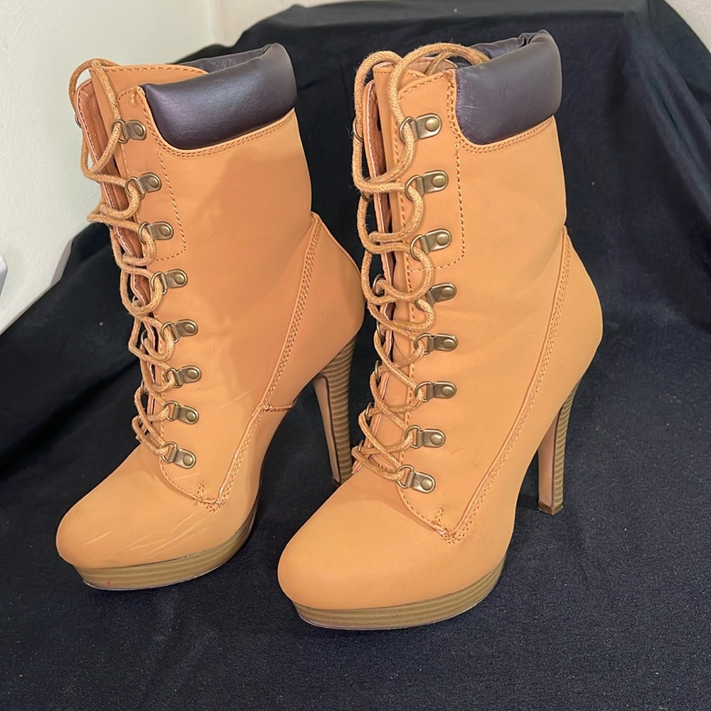 Shoedazzle Daylene Stiletto Hiker Booty, size 5.5